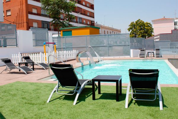 piscina Deluxe Hostels